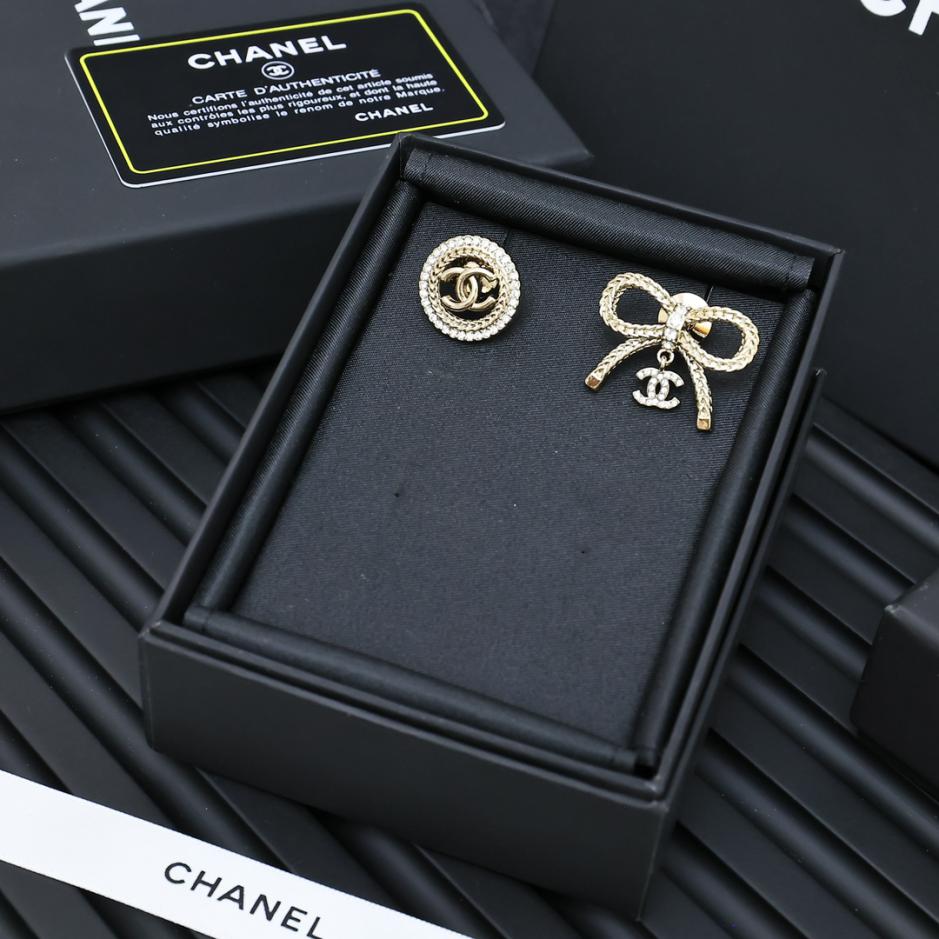 réplica,joyas,joyería,1:1,replica,fake,lujo,barato réplica,joyas,joyería,1:1,replica,fake,lujo,barato Conjunto de broche de dos piezas con moneda de oro y lazo de temporada cálida de Chanel (EDD6)