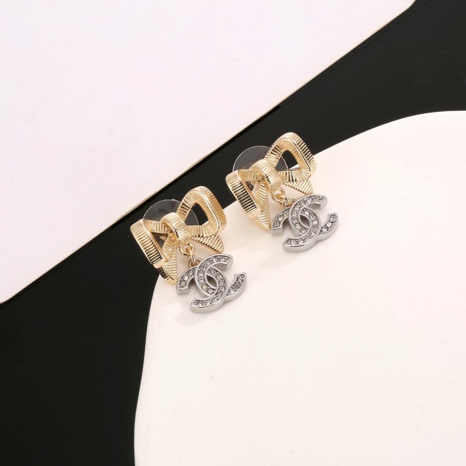 réplica,joyas,joyería,1:1,replica,fake,lujo,barato réplica,joyas,joyería,1:1,replica,fake,lujo,barato Aretes con lazo clásico con doble C de Chanel (7590)