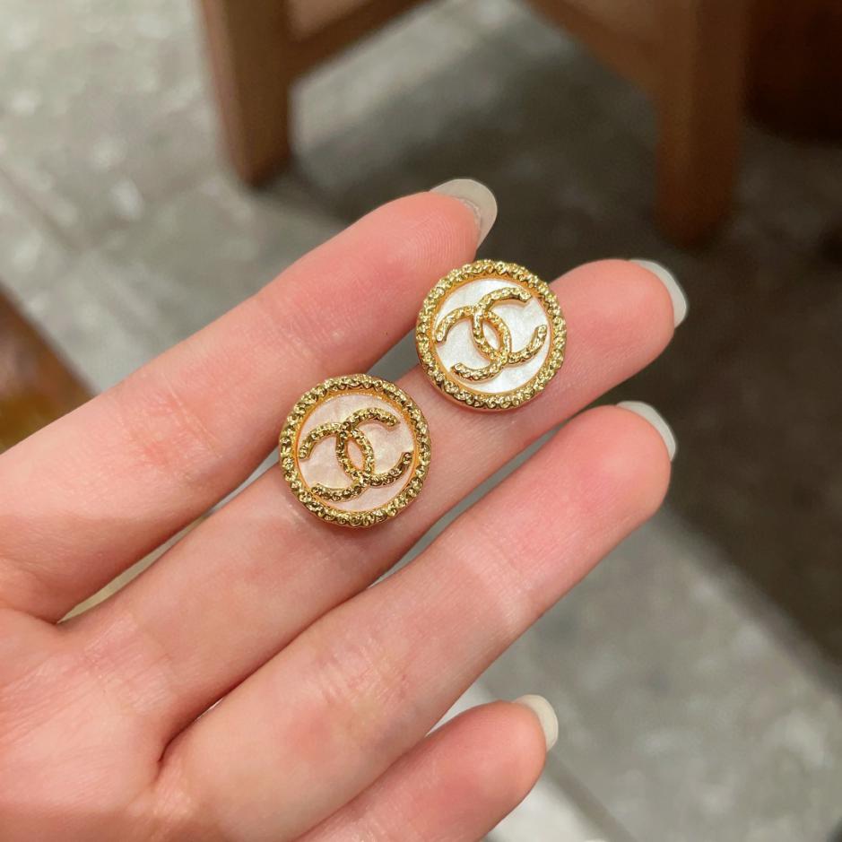 réplica,joyas,joyería,1:1,replica,fake,lujo,barato réplica,joyas,joyería,1:1,replica,fake,lujo,barato Pendientes Chanel segunda mano doble C (2650)