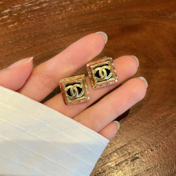 réplica,joyas,joyería,1:1,replica,fake,lujo,barato Pendientes letras medievales Chanel (6AF1)