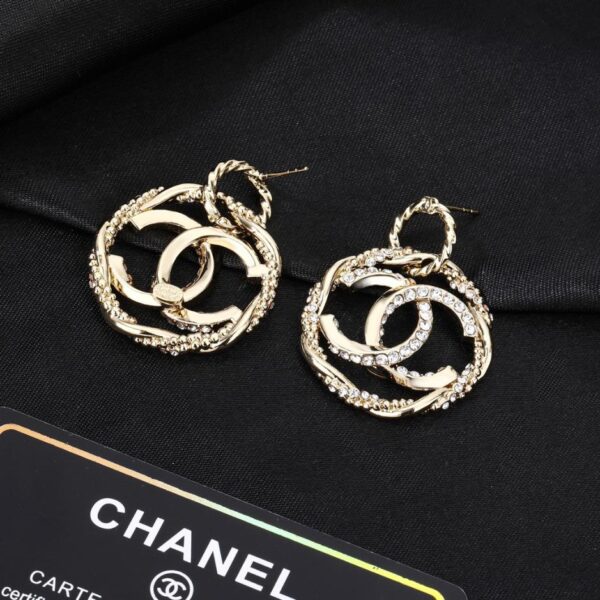 réplica,joyas,joyería,1:1,replica,fake,lujo,barato Los nuevos pendientes de Chanel están disponibles simultáneamente en los mostradores, pendientes de aro doble C (69AB)