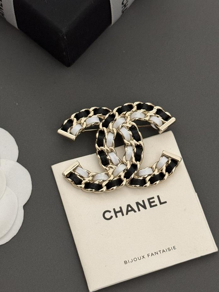 réplica,joyas,joyería,1:1,replica,fake,lujo,barato réplica,joyas,joyería,1:1,replica,fake,lujo,barato Chanel nuevo broche de cuero blanco y negro (F22F)