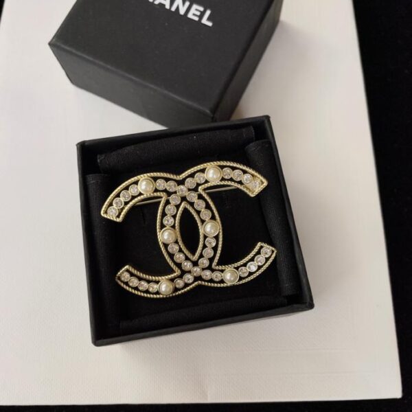 réplica,joyas,joyería,1:1,replica,fake,lujo,barato Broche CC con perla y medio diamante de Chanel (0CA6)