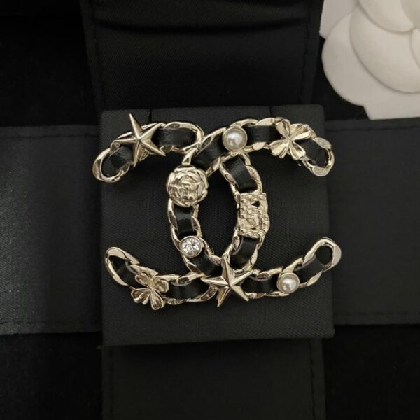 réplica,joyas,joyería,1:1,replica,fake,lujo,barato Broche CC de diamantes Chanel 5A con perlas (CA59)