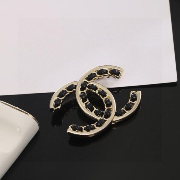 réplica,joyas,joyería,1:1,replica,fake,lujo,barato Chanel nuevo lanzamiento Broche de cuero negro Doble C (DE44)