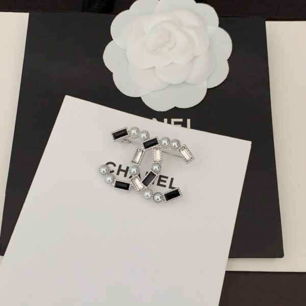 réplica,joyas,joyería,1:1,replica,fake,lujo,barato Chanel último broche cc de perlas de diamantes en blanco y negro (CB48)