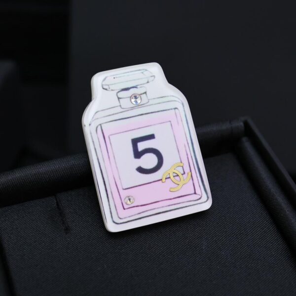 réplica,joyas,joyería,1:1,replica,fake,lujo,barato Broche cómico acrílico con graffiti pintado de Chanel (80EA)