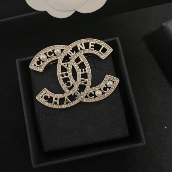réplica,joyas,joyería,1:1,replica,fake,lujo,barato Broche CC de diamantes 5A con engaste hueco de Chanel (3419)