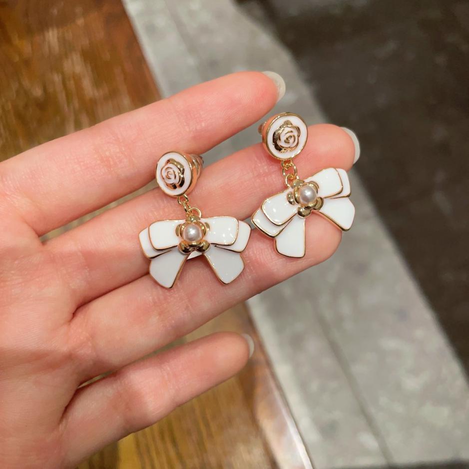 réplica,joyas,joyería,1:1,replica,fake,lujo,barato réplica,joyas,joyería,1:1,replica,fake,lujo,barato Pendientes Chanel de mediana edad (641F)