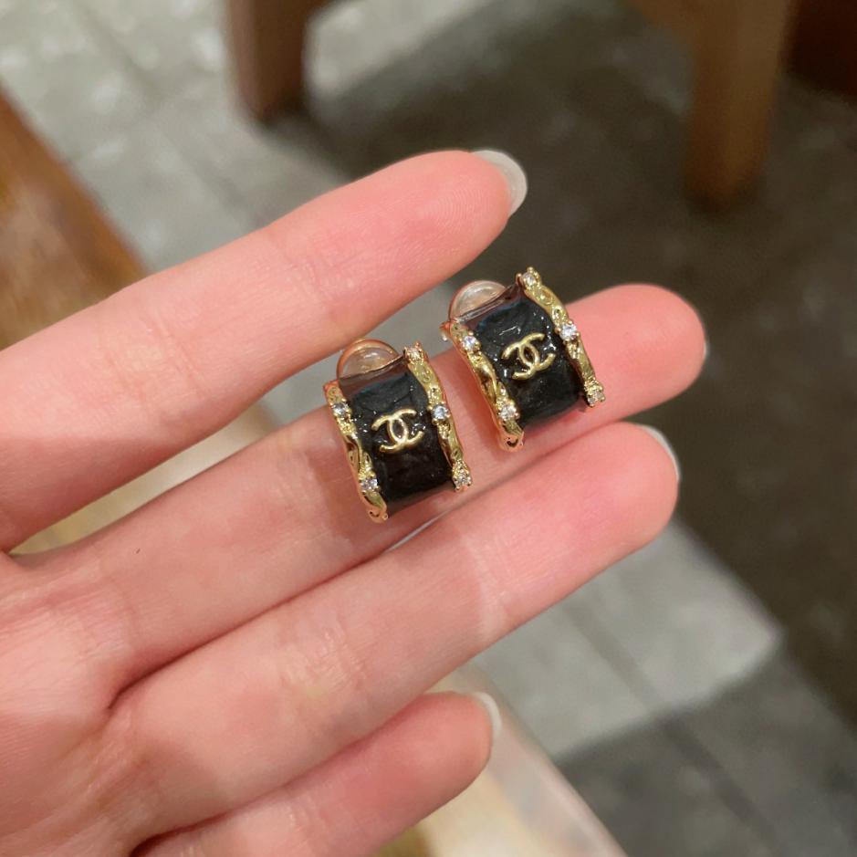 réplica,joyas,joyería,1:1,replica,fake,lujo,barato réplica,joyas,joyería,1:1,replica,fake,lujo,barato Pendientes Chanel de mediana edad (375F)