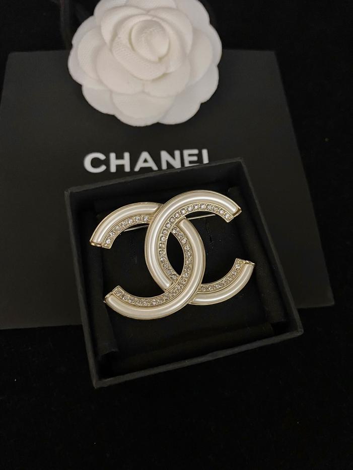 réplica,joyas,joyería,1:1,replica,fake,lujo,barato réplica,joyas,joyería,1:1,replica,fake,lujo,barato Broche blanco de medio diamante Chanel (B5C5)