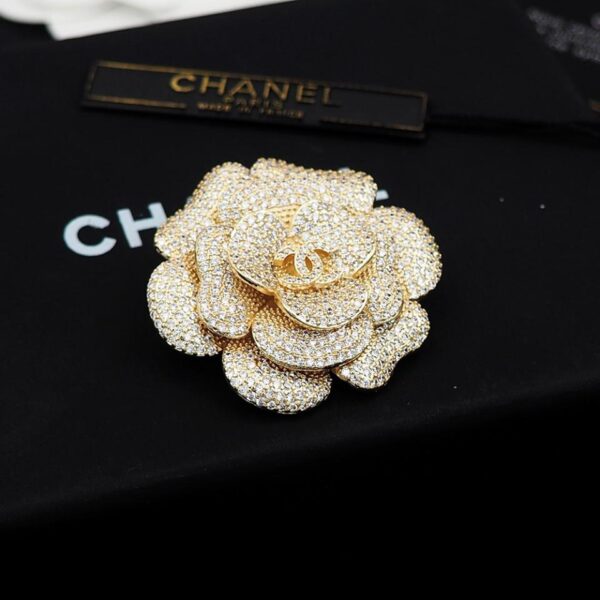 réplica,joyas,joyería,1:1,replica,fake,lujo,barato Broche Chanel con diamantes y camelia (3320)