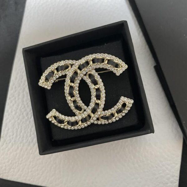 réplica,joyas,joyería,1:1,replica,fake,lujo,barato Chanel nuevo broche cuero + broche doble C de diamantes (5291)