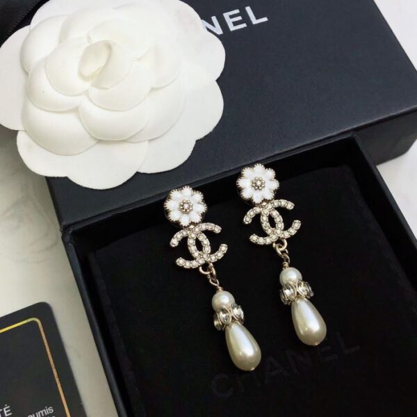 réplica,joyas,joyería,1:1,replica,fake,lujo,barato Nuevos aretes de diamantes con camelia c de Chanel (CEE7)