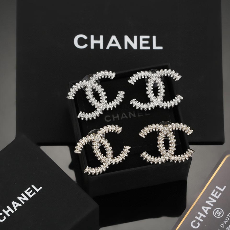 réplica,joyas,joyería,1:1,replica,fake,lujo,barato réplica,joyas,joyería,1:1,replica,fake,lujo,barato Aretes clásicos con doble C en oro y plata de Chanel (A455)