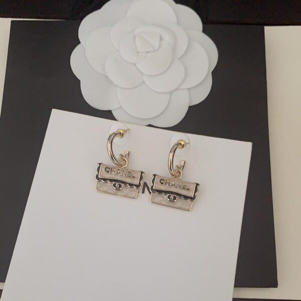 réplica,joyas,joyería,1:1,replica,fake,lujo,barato Chanel último broche cc de cuero negro (4931)