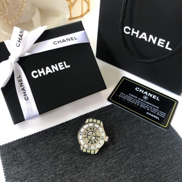 réplica,joyas,joyería,1:1,replica,fake,lujo,barato Broche de la nueva serie de relojes cómicos de Chanel (73E6)