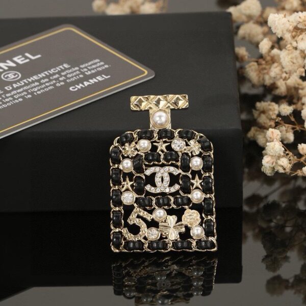 réplica,joyas,joyería,1:1,replica,fake,lujo,barato Broche de cuero negro con frasco de perfume tejido nuevo de Chanel (5FC3)