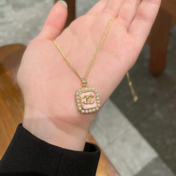 réplica,joyas,joyería,1:1,replica,fake,lujo,barato Collar de letras de mediana edad Chanel (B68F)