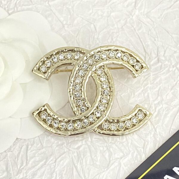 réplica,joyas,joyería,1:1,replica,fake,lujo,barato Broche doble C con diamantes de imitación huecos de Chanel (211E)