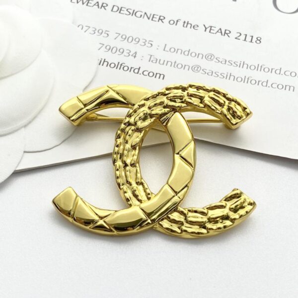 réplica,joyas,joyería,1:1,replica,fake,lujo,barato Broche de doble C entrelazada con curva en relieve de semidiamantes de Chanel (8C36)