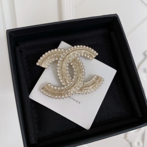 réplica,joyas,joyería,1:1,replica,fake,lujo,barato Broche con doble C vintage en relieve de Chanel (2549)
