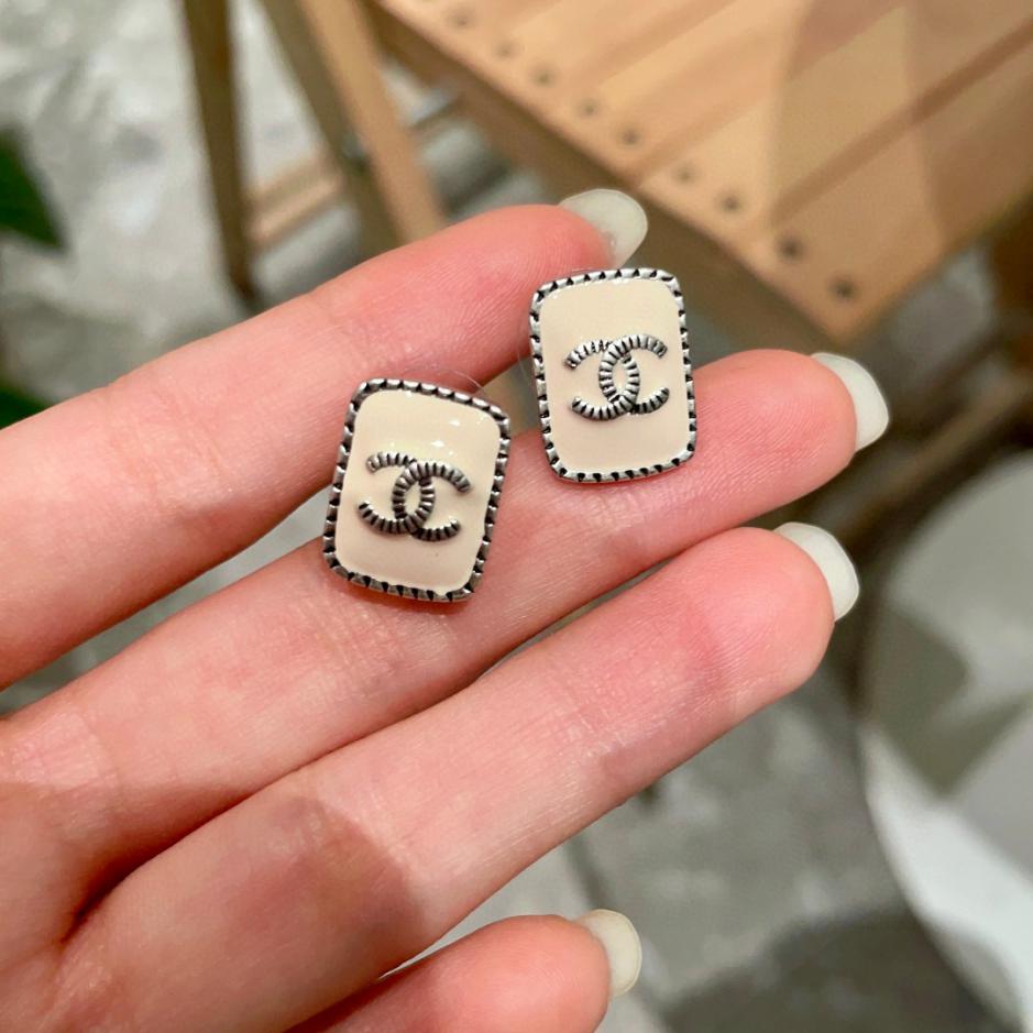 réplica,joyas,joyería,1:1,replica,fake,lujo,barato réplica,joyas,joyería,1:1,replica,fake,lujo,barato Aretes Chanel Doble C (0014)