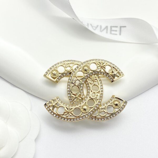 réplica,joyas,joyería,1:1,replica,fake,lujo,barato Broche con doble C hueca con diamantes de imitación de Chanel (0FB3)