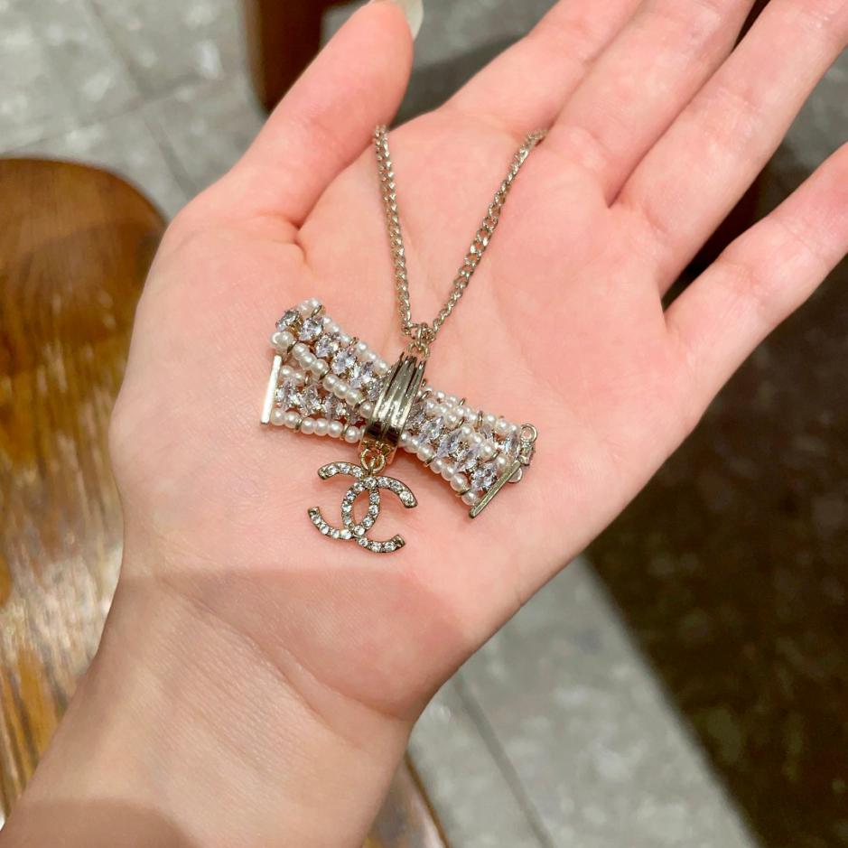 réplica,joyas,joyería,1:1,replica,fake,lujo,barato réplica,joyas,joyería,1:1,replica,fake,lujo,barato Pulsera Chanel con letras en la mano media (0F72)