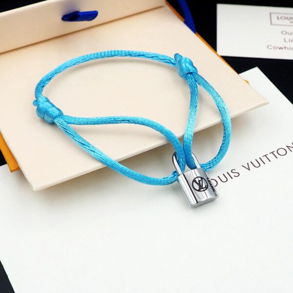 réplica,joyas,joyería,1:1,replica,fake,lujo,barato Nueva pulsera benéfica con candado para parejas de Louis Vuitton azul cielo (4081)