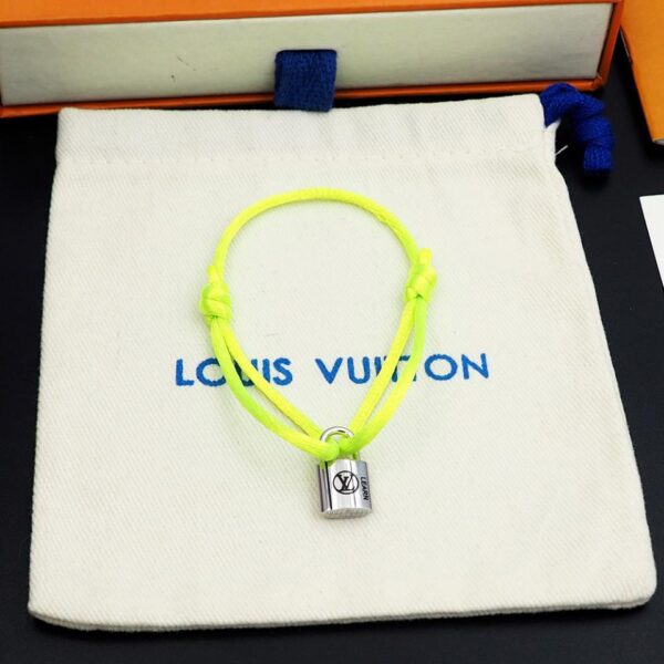 réplica,joyas,joyería,1:1,replica,fake,lujo,barato Nueva pulsera con cierre benéfico para parejas de Louis Vuitton, verde fluorescente (462F)