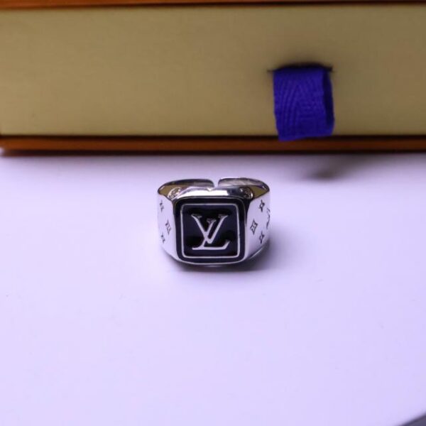réplica,joyas,joyería,1:1,replica,fake,lujo,barato Anillo de sello de encimera Louuis Vuitton plateado dorado disponible en stock (6683)