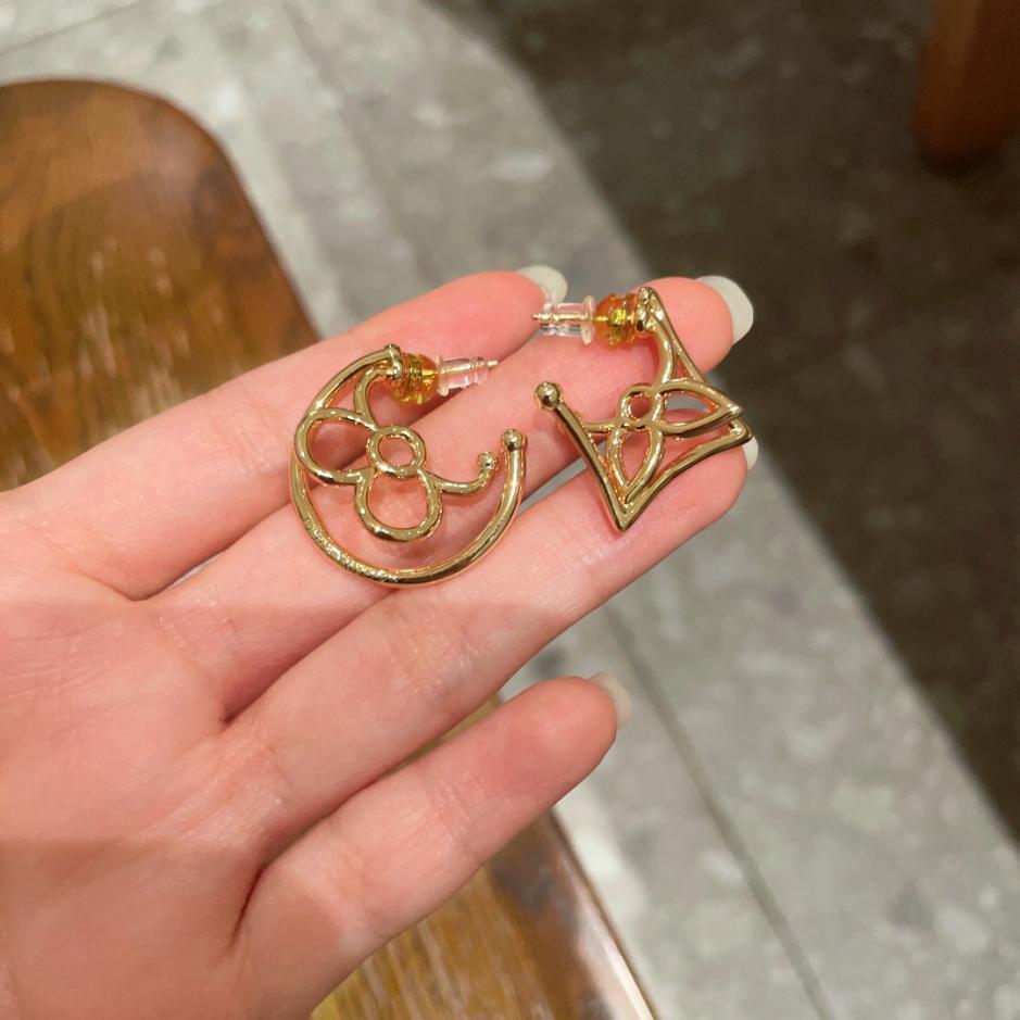 réplica,joyas,joyería,1:1,replica,fake,lujo,barato réplica,joyas,joyería,1:1,replica,fake,lujo,barato Pendientes estilo AB con letra de trébol de cuatro hojas de Louis Vuitton (7E42)