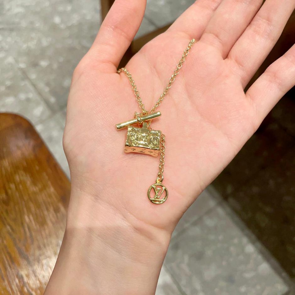 réplica,joyas,joyería,1:1,replica,fake,lujo,barato réplica,joyas,joyería,1:1,replica,fake,lujo,barato Collar con colgante con diseño clásico de LOUISVUITTON y logotipo de la marca LV (F9AC)
