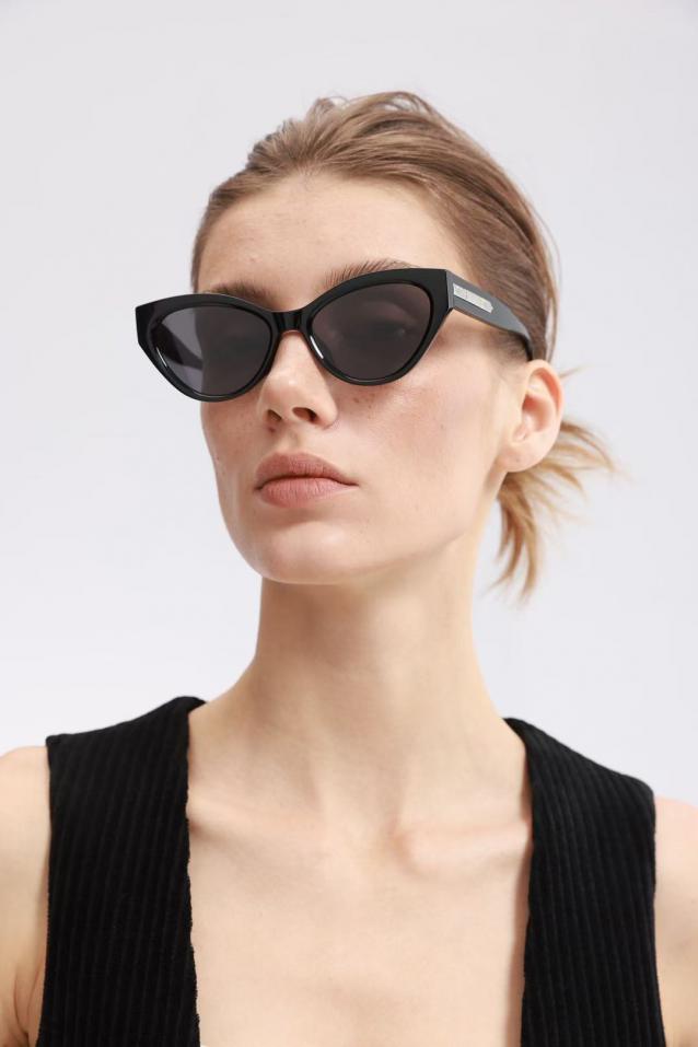 réplica,joyas,joyería,1:1,replica,fake,lujo,barato réplica,joyas,joyería,1:1,replica,fake,lujo,barato Gafas de sol FENDI de máxima calidad original MODELO FE 40164U