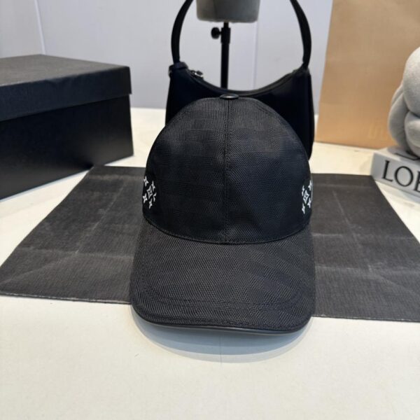 réplica,joyas,joyería,1:1,replica,fake,lujo,barato Nueva gorra de béisbol original de Louis Vuitton, estampado clásico de tablero de ajedrez (5A81)