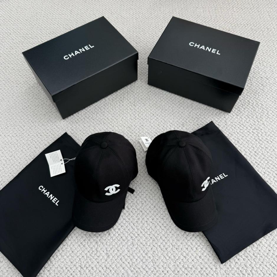 réplica,joyas,joyería,1:1,replica,fake,lujo,barato réplica,joyas,joyería,1:1,replica,fake,lujo,barato Gorra de béisbol con lentejuelas blancas Chanel 🧢 serie de lentejuelas cosidas a mano (1FA8)