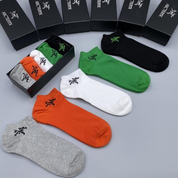 réplica,joyas,joyería,1:1,replica,fake,lujo,barato Calcetines Arc’teryx, versátiles, antibacterianos, absorbentes del sudor y desodorantes, cinco pares en una caja (7D48)
