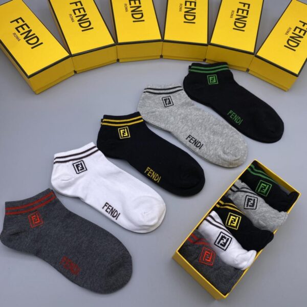 réplica,joyas,joyería,1:1,replica,fake,lujo,barato Calcetines Fendi, versátiles, antibacterianos, absorbentes del sudor y desodorantes, cinco pares en caja (2486)