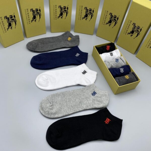 réplica,joyas,joyería,1:1,replica,fake,lujo,barato Nuevos calcetines Burberry, mismo estilo para hombre y mujer, antibacterianos, absorbentes del sudor y desodorantes, cinco pares en una caja (D02D)