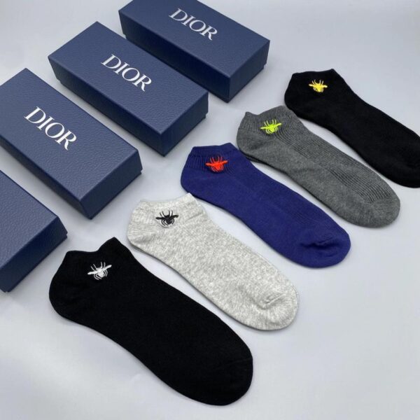 réplica,joyas,joyería,1:1,replica,fake,lujo,barato Nuevos calcetines Dior, versátiles, antibacterianos, absorbentes del sudor y desodorantes, cinco pares en una caja (D8AF)