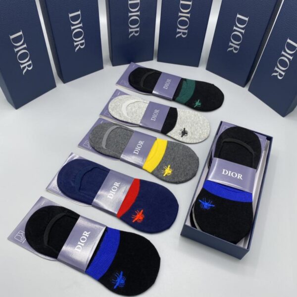 réplica,joyas,joyería,1:1,replica,fake,lujo,barato Nuevos calcetines invisibles Dior, versátiles, antibacterianos, absorbentes del sudor y desodorantes, cinco pares en caja (E350)