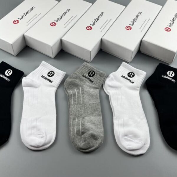 réplica,joyas,joyería,1:1,replica,fake,lujo,barato Viene con empaque (5 pares en caja) Calcetines hasta la pantorrilla FENDI letra doble F, tejido de puro algodón, suaves, transpirables, modernos y versátiles (36D7)