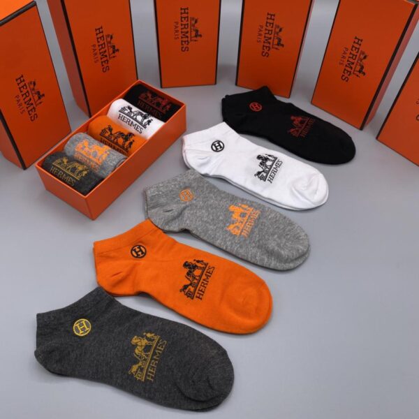 réplica,joyas,joyería,1:1,replica,fake,lujo,barato Nuevos calcetines LV, alta calidad, muy cómodos, absorbentes del sudor, transpirables y antideslizantes, mismo estilo para hombre y mujer, cinco pares en una caja (0655)