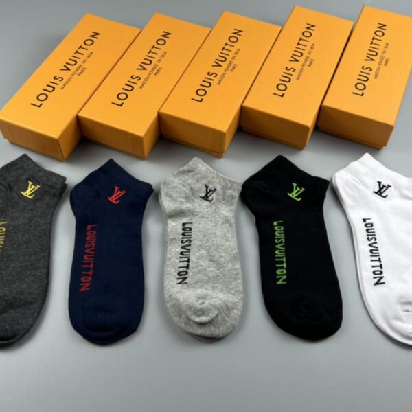 réplica,joyas,joyería,1:1,replica,fake,lujo,barato Nuevos calcetines LV, alta calidad, muy cómodos, absorbentes del sudor, transpirables y antideslizantes, mismo estilo para hombre y mujer, cinco pares en una caja (473A)