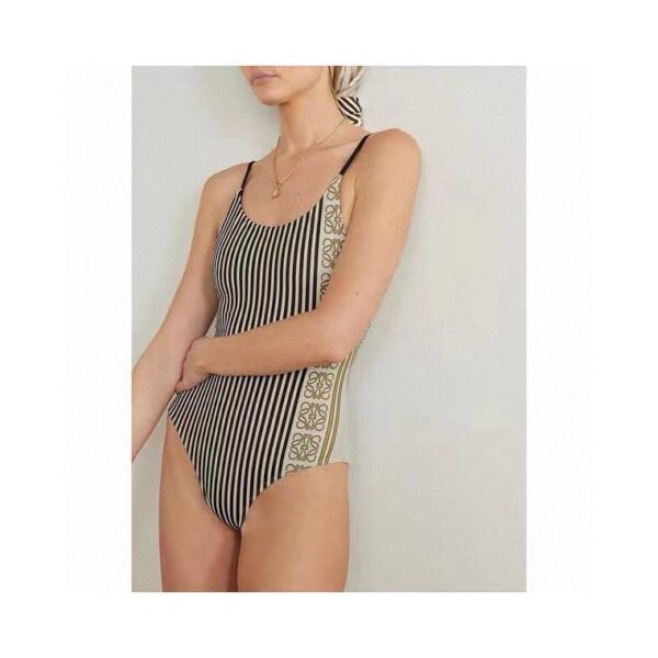 réplica,joyas,joyería,1:1,replica,fake,lujo,barato El nuevo bañador de una pieza de Loewe se adapta a diversos escenarios: playa, piscina, aguas termales, parque acuático, rafting.