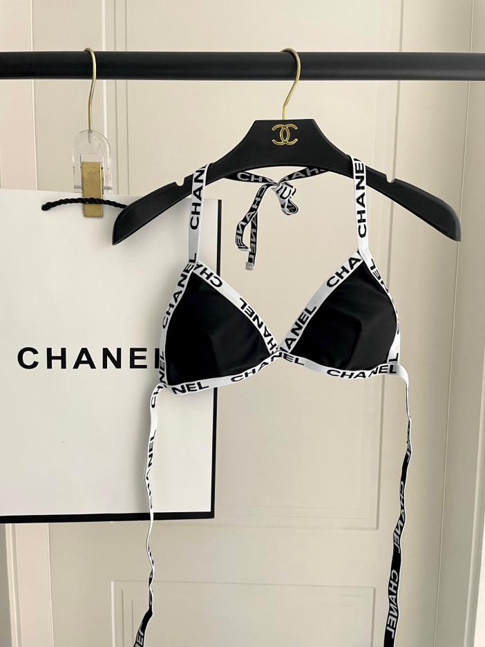 réplica,joyas,joyería,1:1,replica,fake,lujo,barato réplica,joyas,joyería,1:1,replica,fake,lujo,barato El nuevo traje de baño dividido de Chanel es adecuado para varios escenarios: playa, piscina, aguas termales, parque acuático, rafting.