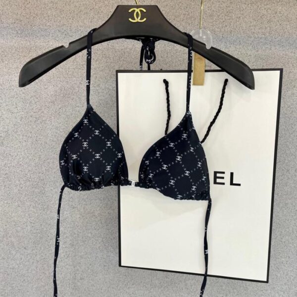 réplica,joyas,joyería,1:1,replica,fake,lujo,barato El nuevo bikini de Chanel es un traje de baño apto para diversos escenarios: playa, piscina, aguas termales, parque acuático, rafting.