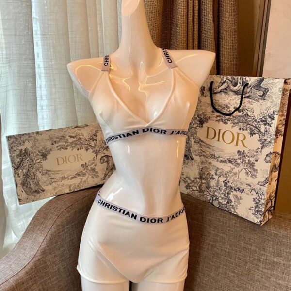 réplica,joyas,joyería,1:1,replica,fake,lujo,barato El traje de baño de una pieza Fendi es adecuado para varios escenarios: playa, piscina, aguas termales, parque acuático, rafting.