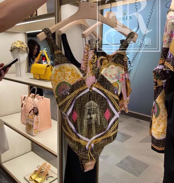 réplica,joyas,joyería,1:1,replica,fake,lujo,barato El nuevo traje de baño de Burberry es adecuado para varios escenarios: playa, piscina, aguas termales, parque acuático, rafting.
